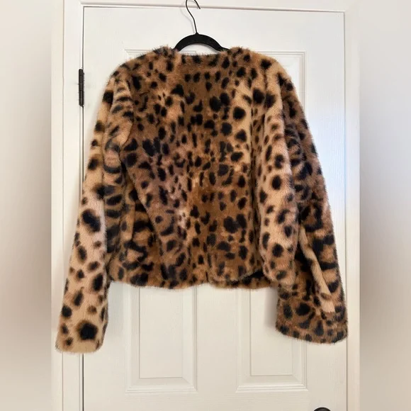KHY - faux fur collarless jacket - NEW WITH TAGS - Picture 3 of 3
